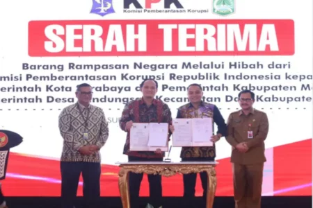 Pemkot Surabaya Terima Hibah Aset Rampasan Korupsi dari KPK Rp11 Miliar Foto BeritaJatim.com