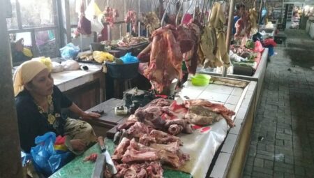 Harga Daging Sapi dan Ayam di Kabupaten Pasuruan Stabil Menjelang Idulfitri 2025 Foto BeritaJatim.com