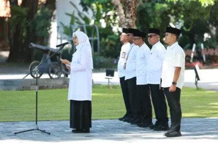 Bupati Banyuwangi Pimpin Apel Perdana, Ajak ASN Tingkatkan Kinerja Foto BeritaJatim.com