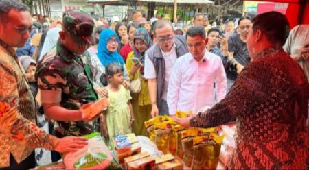 Program 100 Hari Kerja, Bupati Mojokerto Gelar Operasi Pasar Ramadan Berkah Foto BeritaJatim.com
