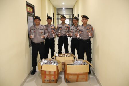 Polres Sumenep Sita Ratusan Botol Minuman Keras Foto BeritaJatim.com