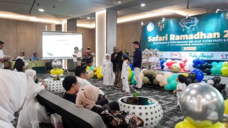 Komunitas Surabaya Gandeng IJTI dan PFI Gelar Edukasi Literasi Digital Bersama Yatim Piatu Foto BeritaJatim.com