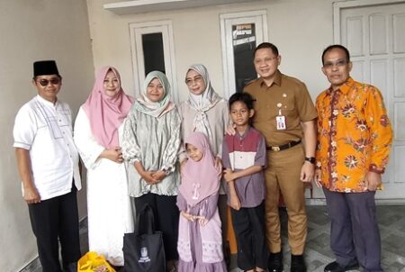 Kepala Dinas Pendidikan Jatim Bantu Guru SMAN 1 Kokop yang Tempuh 90 Km Setiap Hari Foto BeritaJatim.com