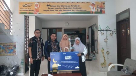 BRI RO Surabaya Tebar Kebahagiaan dengan Santunan dan Sembako untuk Ribuan Warga Foto BeritaJatim.com