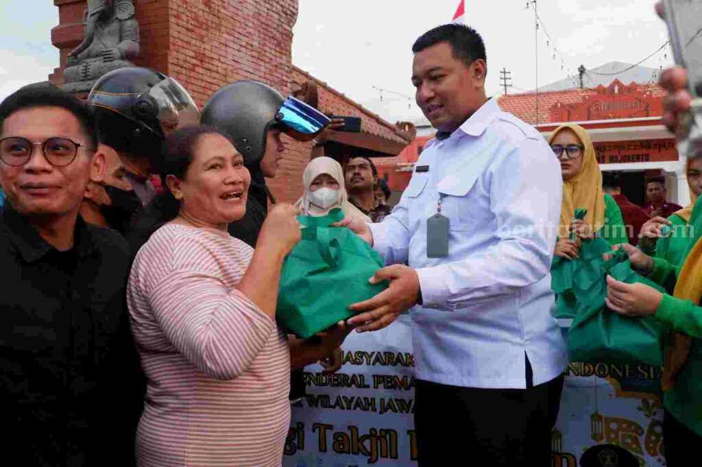Bersama DPW, Lapas Mojokerto Berbagi Takjil Foto BeritaJatim.com