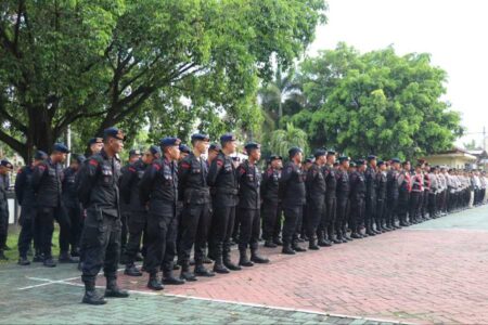 Polres Magetan Kerahkan Ratusan Personel dan BKO Brimob untuk Amankan PSU Pilkada 2025 Foto BeritaJatim.com