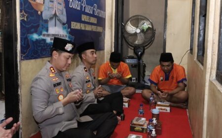 Kapolres Lamongan Gelar Buka Puasa Bersama Tahanan sebagai Bentuk Kepedulian Foto BeritaJatim.com