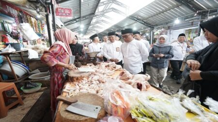 Wabup Mujiono Tinjau Harga dan Ketersediaan Bahan Pokok Jelang Lebaran Foto BeritaJatim.com