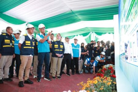 Menteri ESDM Pastikan Pasokan Listrik Jatim Aman Selama Libur Lebaran, PLN Siaga Hadapi Lonjakan Kendaraan Listrik Foto BeritaJatim.com