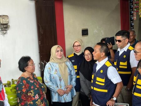 Menteri ESDM Datangi Surabaya Demi Memastikan Kualitas dan Ketersediaan BBM di Jawa Timur Jelang Mudik Lebaran Foto BeritaJatim.com