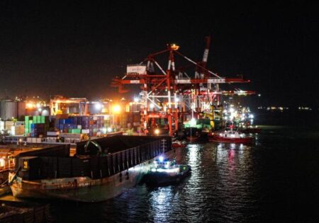 Pelindo Marine Siaga Penuh Jelang Lebaran, Pastikan Kelancaran Logistik di 55 Pelabuhan Foto BeritaJatim.com