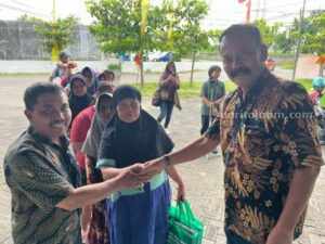 Berbagi Berkah Ramadan, PT Graha Agung Kencana Salurkan 800 Paket Perlengkapan Ibadah untuk Warga Sekitar Proyek Foto BeritaJatim.com