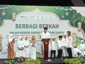 Berkah Bulan Ramadan, Ribuan Anak Yatim Piatu di Gresik Terima Santunan Foto BeritaJatim.com