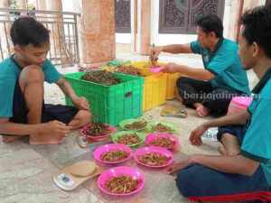 Mengenal Kolak Ayam Gresik Juru Raciknya Laki-Laki Semua Foto BeritaJatim.com
