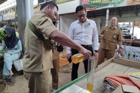 Sidak Peredaran Minyakita di Magetan, Polres Magetan: Volume Kurang, Izin Edar Diragukan Foto BeritaJatim.com