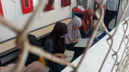 Lantunan Ayat Suci dari Balik Jeruji Besi Lapas Blitar Foto BeritaJatim.com