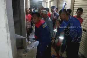 Sebuah Kios Pasar Kolpajung Pamekasan Terbakar Foto BeritaJatim.com