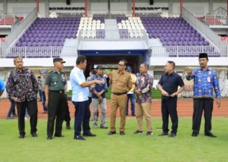 Pemkab Pamekasan Siap Benahi Stadion Gelora Madura Sesuai Standar FIF Foto BeritaJatim.com
