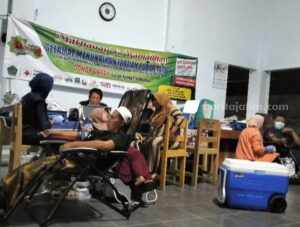 Malam ke-14 Safari Rahmat Ramadan, UDD PMI Pamekasan Kumpulkan 917 Kantong Darah Foto BeritaJatim.com