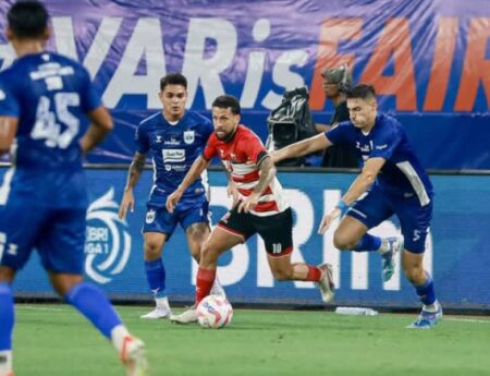 Madura United Mulai Keluar dari Zona Merah Degradasi Foto BeritaJatim.com