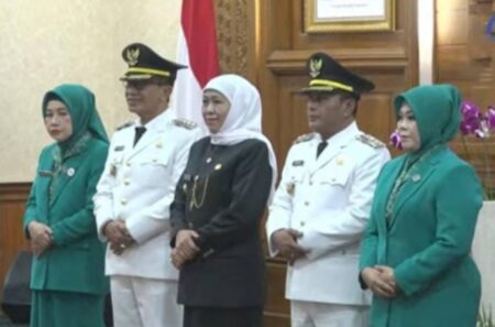 Gubernur Jatim Lantik Bupati dan Wakil Bupati Pamekasan 2025-2030 Foto BeritaJatim.com