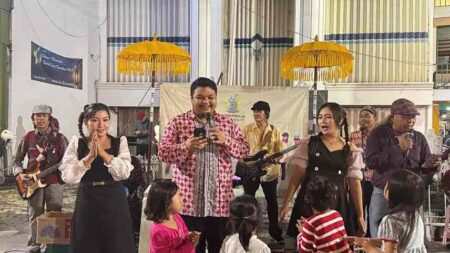 Grup Moesik Soerabaja Tempo Doeloe Hadirkan Nostalgia di Jalan Tunjungan Foto BeritaJatim.com