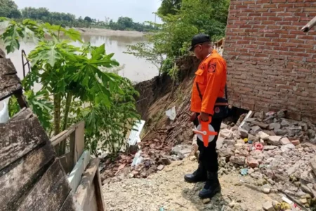 BPBD Bojonegoro Sebut Belasan Desa Longsor Akibat Banjir Foto BeritaJatim.com