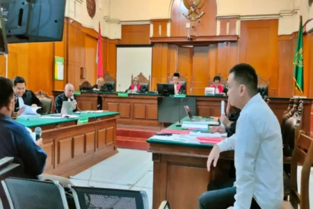Ex Anak Ivan Sugiamto Jadi Saksi Siapa Menyuruh Menggonggong Foto BeritaJatim.com