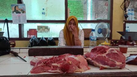 Harga Daging Sapi di Pacitan Naik Jelang Lebaran, Pembeli Justru Sepi Foto BeritaJatim.com