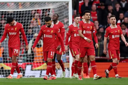 Liverpool FC di Ambang Nirgelar, Kekalahan Beruntun Hancurkan Mimpi Quadruple Foto BeritaJatim.com