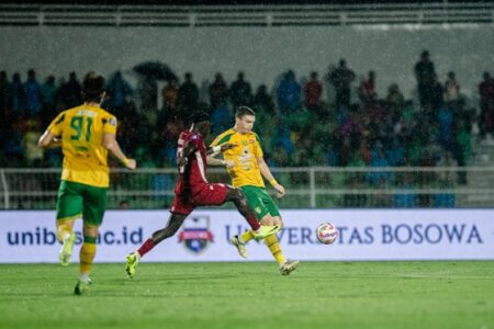 Pertahanan Solid Persebaya Curi Perhatian dan Panen Pujian dari Netizen Foto BeritaJatim.com