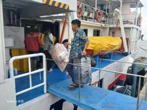 Jumlah Pemudik ke Kepulauan Sumenep Meningkat, Operator Kapal Tambah Trip Pelayaran Foto BeritaJatim.com