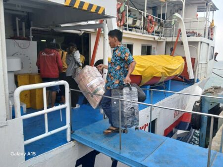Jumlah Pemudik ke Kepulauan Sumenep Meningkat, Operator Kapal Tambah Trip Pelayaran Foto BeritaJatim.com