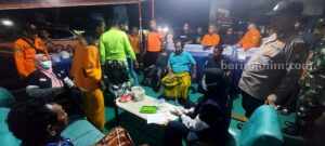 Kapal Muat Kayu Tenggelam, Enam ABK Asal Pamekasan Terdampar di Arjasa Sumenep Foto BeritaJatim.com