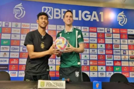 Persebaya Siap Hadapi PSIS Semarang, Munster Targetkan Kemenangan di GBT Foto BeritaJatim.com