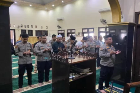 Polres Malang Gelar Salat Ghaib untuk 3 Anggota Polri yang Gugur Foto BeritaJatim.com