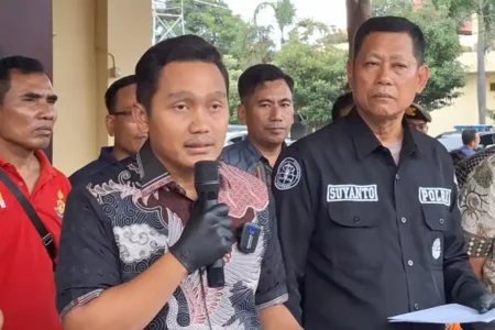 Pelaku Curanmor di Lokasi Kecelakaan di Mojokerto Tertangkap, Dua Penadah Diamankan Foto BeritaJatim.com