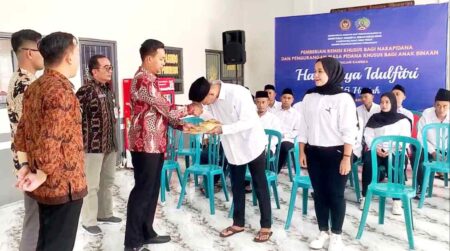 Berkah Lebaran: Dapatkan Remisi, 5 Napi di Rutan Ponorogo Langsung Bebas Foto BeritaJatim.com