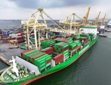 Pelindo Terminal Petikemas Siap Layani Logistik Lebaran 2025, Jamin Kelancaran Arus Barang 24/7 Foto BeritaJatim.com