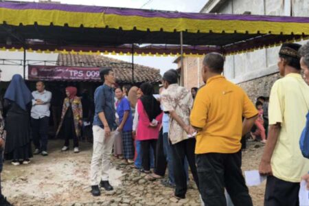 Warga Selotinatah Magetan Antusias dalam PSU, Antrean Panjang Sejak Pagi Foto BeritaJatim.com