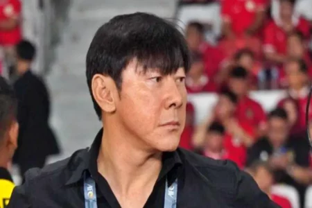Shin Tae Yong Bela Kluivert yang Tak Punya Waktu Latihan Hadapi Set Piece Foto BeritaJatim.com