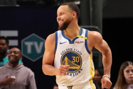 Stephen Curry dan Ambisi Besar Mencetak 5.000 Three Point Sebelum Pensiun Foto BeritaJatim.com