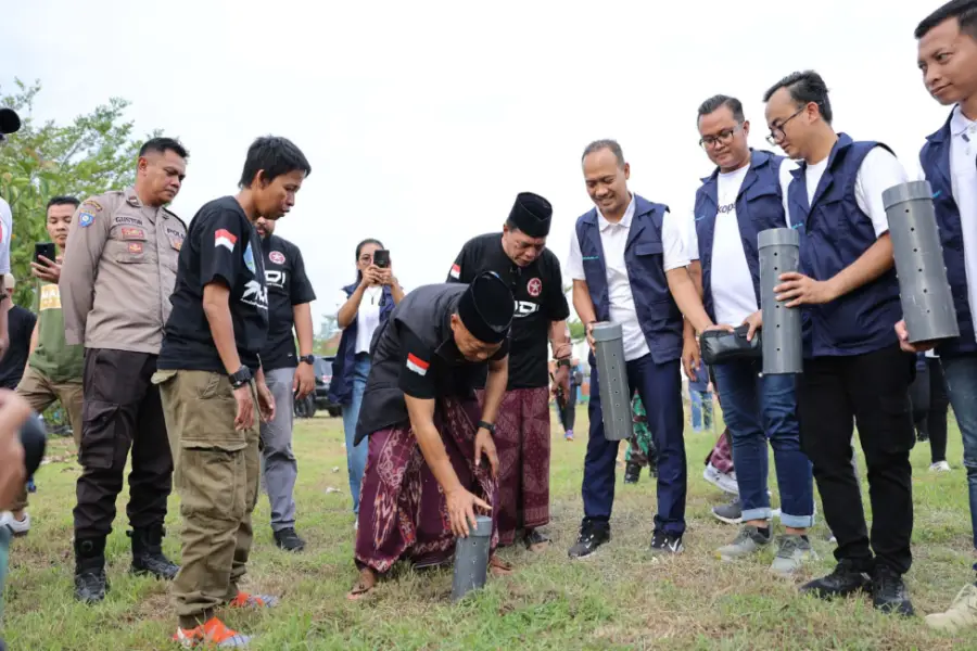 Penanaman 100 Biopori di Ponorogo untuk Peringati Hari Air Dunia 2025 Foto BeritaJatim.com