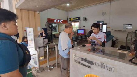 Penumpang di Stasiun Mojokerto Melonjak saat Libur Waisak 2025, Segini Jumlahnya Foto BeritaJatim.com