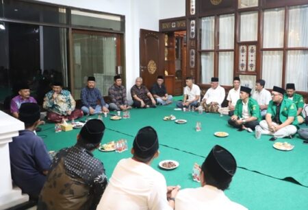 Bupati Jombang Paparkan Capaian dan Program Strategis di Hadapan Wartawan Foto BeritaJatim.com
