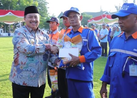 Berbagi Berkah Ramadan, Ribuan Warga Jombang Terima Bantuan Sosial dari Pemkab Foto BeritaJatim.com