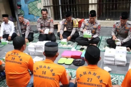 Kapolres Mojokerto Kota Ajak Tahanan Buka Bersama di Bulan Ramadhan Foto BeritaJatim.com