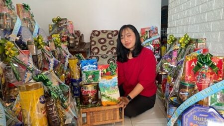 Lebaran 2025, Bisnis Parsel di Tuban Raup Cuan Foto BeritaJatim.com