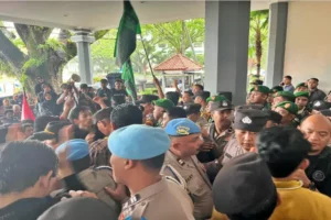 Mahasiswa Cipayung Plus Bawa 11 Tuntutan ke DPRD Kota Malang, Salah Satunya Evaluasi MBG Foto BeritaJatim.com