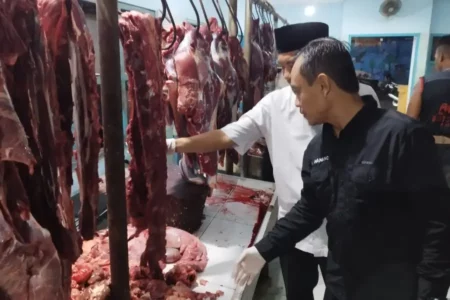 Sidak Pasar Tradisional, Pemkab Banyuwangi Pastikan Daging ASUH Jelang Hari Raya Foto BeritaJatim.com